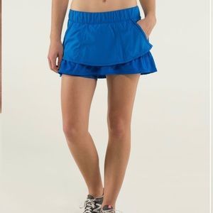 Lululemon skirt sz 6. Blue